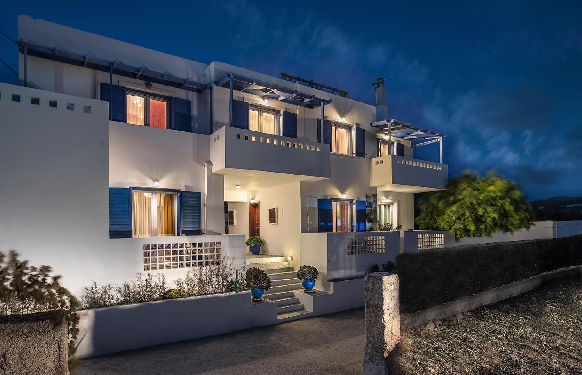 Angelica'S Deluxe Rooms In Adamas Exterior foto